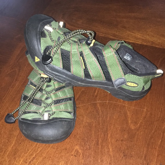 keen sandals size 5